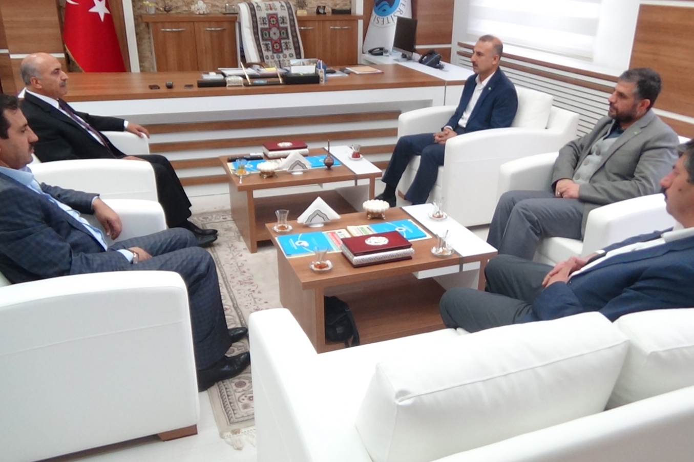 HÜDA PAR Batman teşkilatından rektöre ziyaret HÜDA PAR Batman teşkilatından rektöre ziyaret